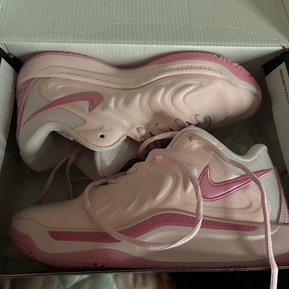 Nike Women's Light Pink “aunt pearl” size 6